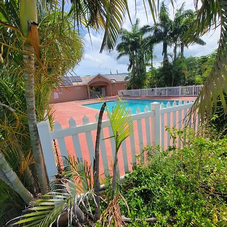Comfortable Strategic Lodging Quarters Spanish Town Luaran gambar
