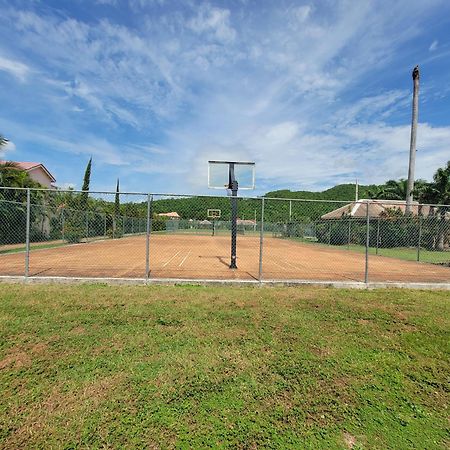 Comfortable Strategic Lodging Quarters Spanish Town Luaran gambar