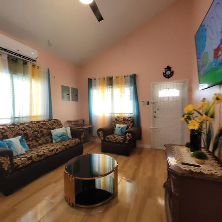 Comfortable Strategic Lodging Quarters Spanish Town Luaran gambar