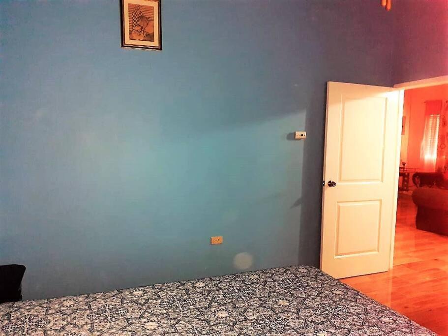 Comfortable Strategic Lodging Quarters Spanish Town Luaran gambar