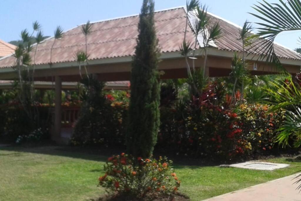 Comfortable Strategic Lodging Quarters Spanish Town Luaran gambar