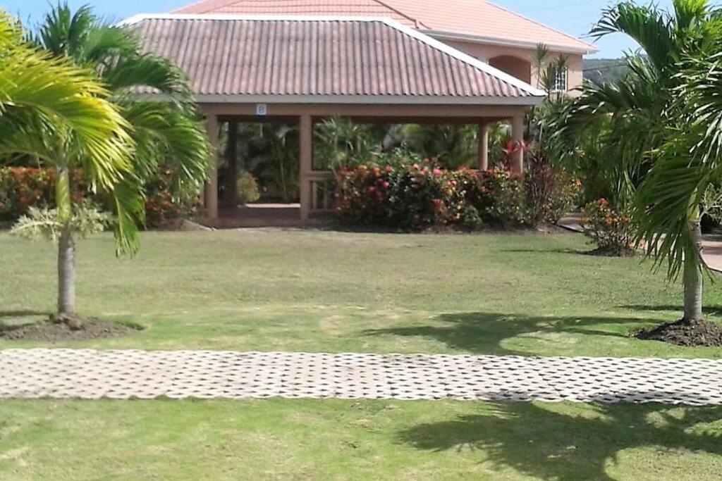 Comfortable Strategic Lodging Quarters Spanish Town Luaran gambar