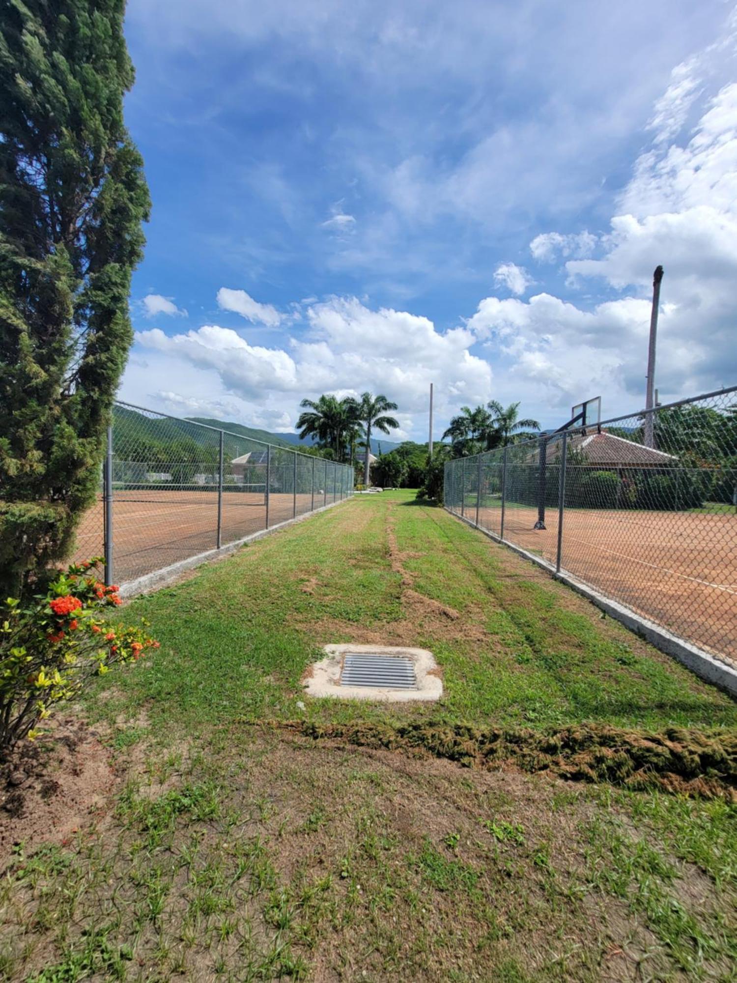 Comfortable Strategic Lodging Quarters Spanish Town Luaran gambar