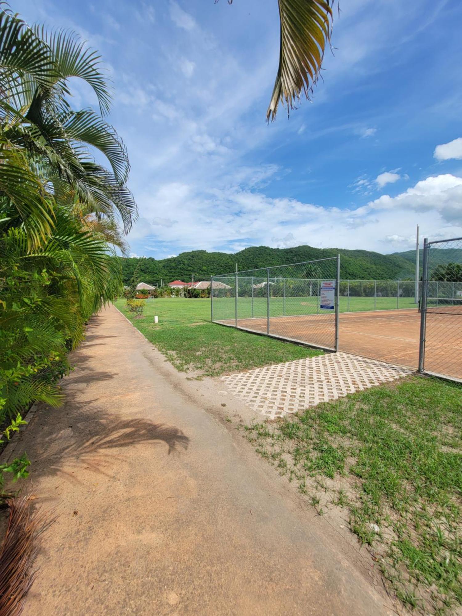 Comfortable Strategic Lodging Quarters Spanish Town Luaran gambar