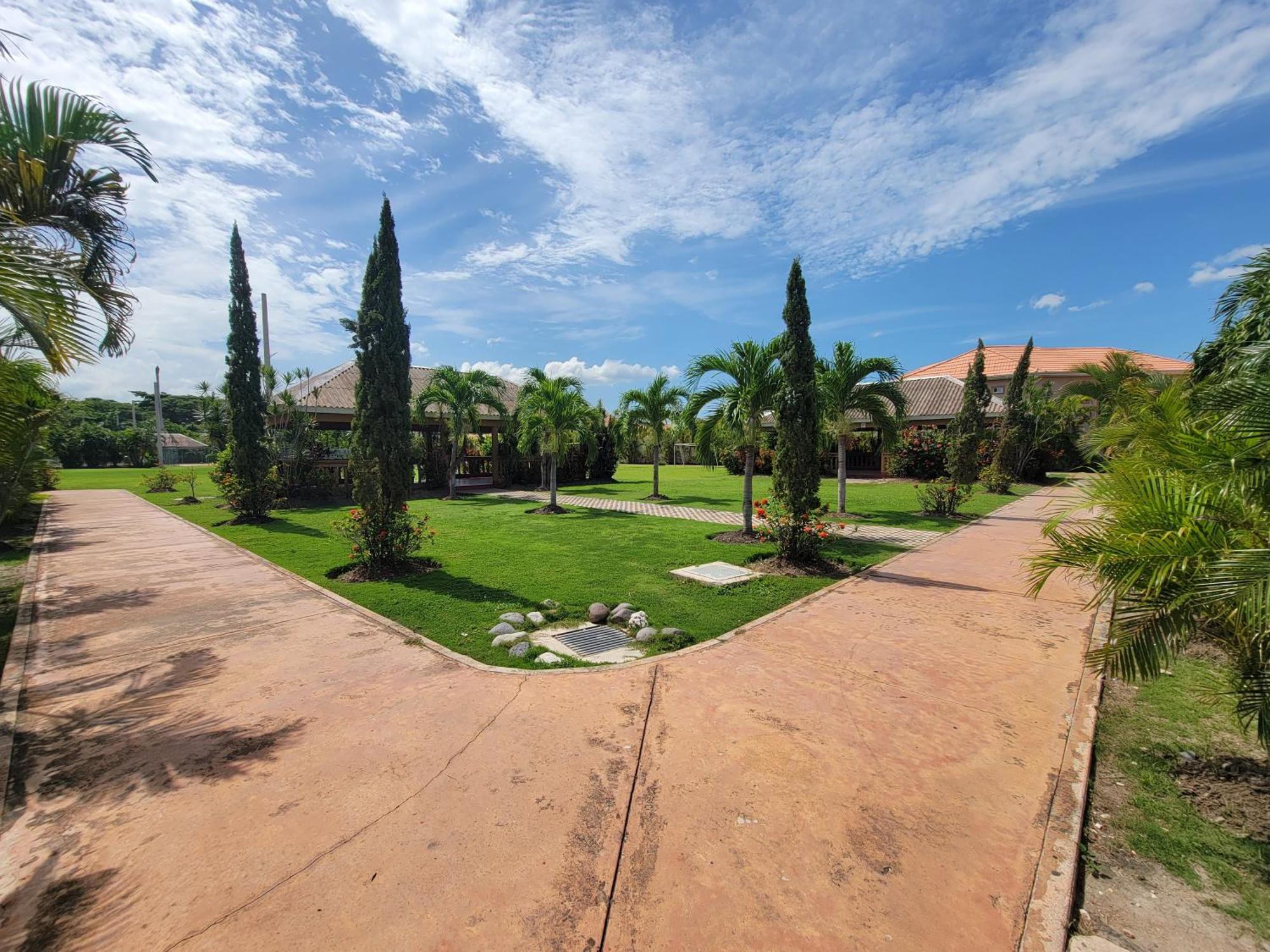 Comfortable Strategic Lodging Quarters Spanish Town Luaran gambar