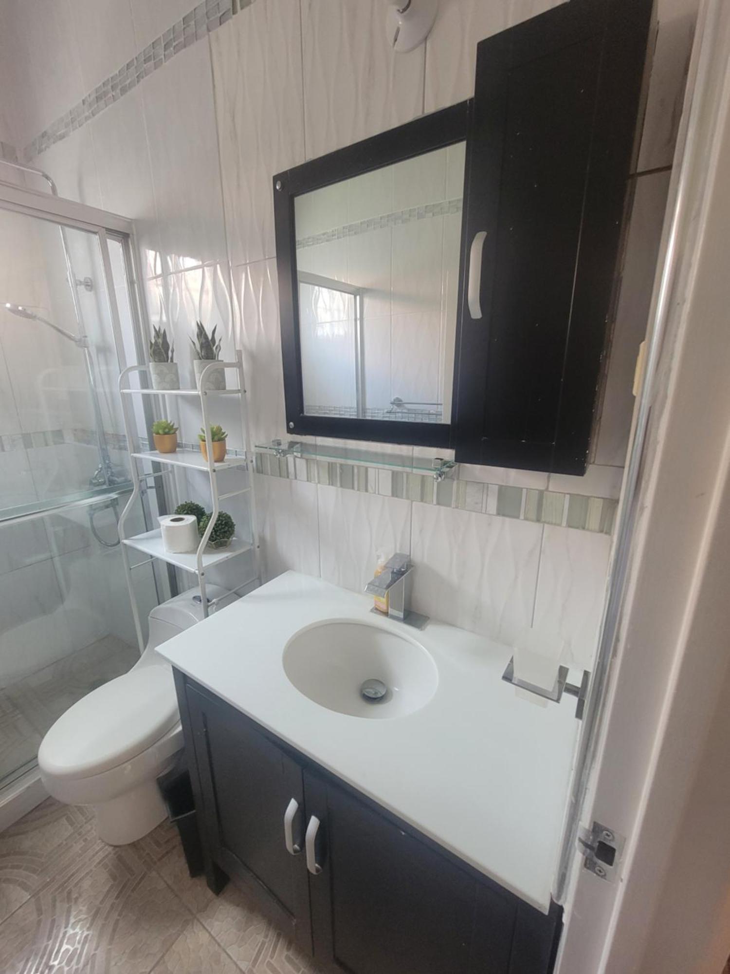 Comfortable Strategic Lodging Quarters Spanish Town Luaran gambar