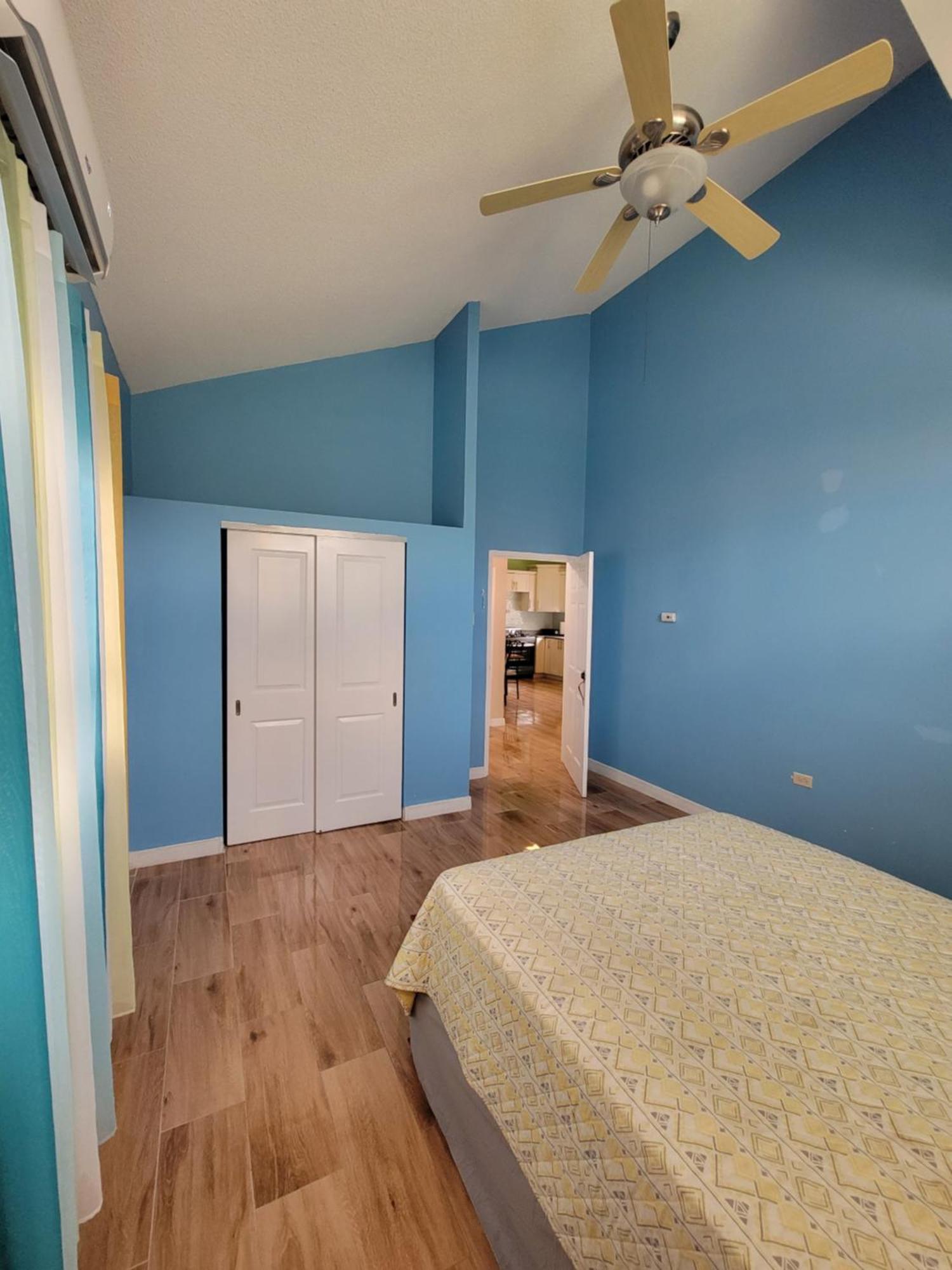 Comfortable Strategic Lodging Quarters Spanish Town Luaran gambar