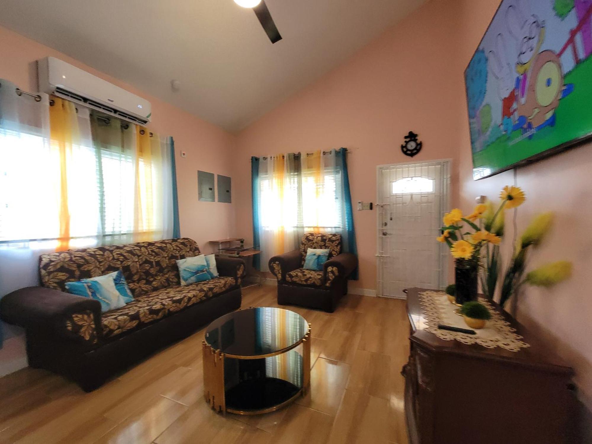 Comfortable Strategic Lodging Quarters Spanish Town Luaran gambar